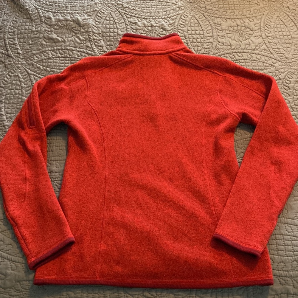 Red Patagonia pullover - Picture 3 of 3